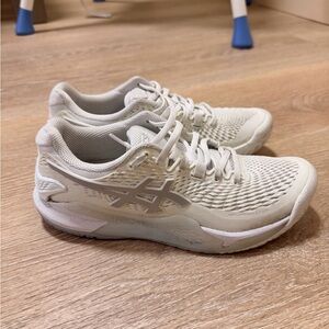 ASICS Women's Gel-Resolution Tennis Shoes, 8, White/Pure Silver